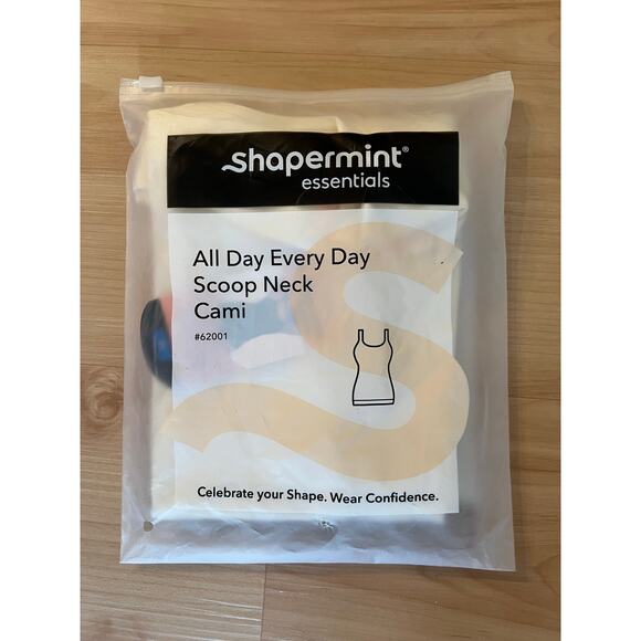 Shapermint Essentials All Day Every Day Scoop Neck Cami - Picture 2 of 7